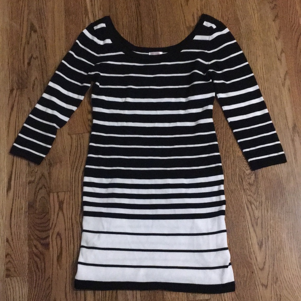 3 For $10 🎉 Xhileration Sweater Dress